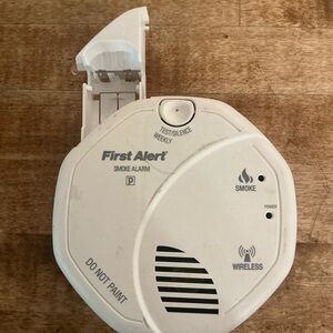 First Alert Smoke Alarm SA511 /Fire Detector Alarm